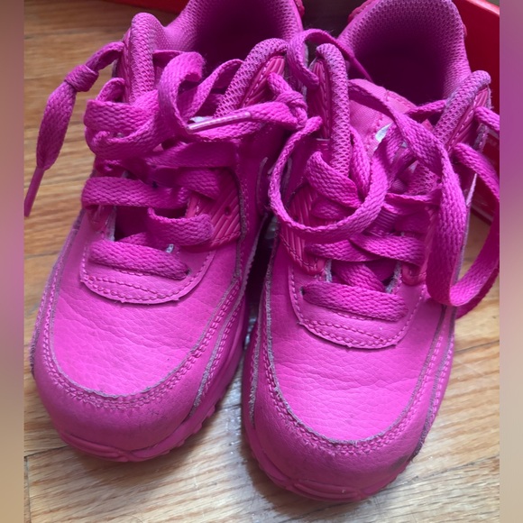 Adorable Fuchsia Pink Air Max - Picture 4 of 7